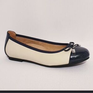 Vionic Spark Minna Leather Flats navy cream NARROW 9